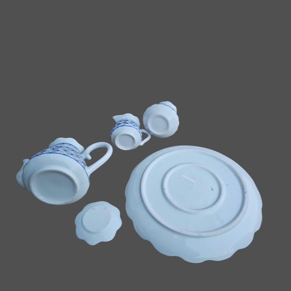 Blue and White Porcelain mini Tea Set - Picture 5 of 10
